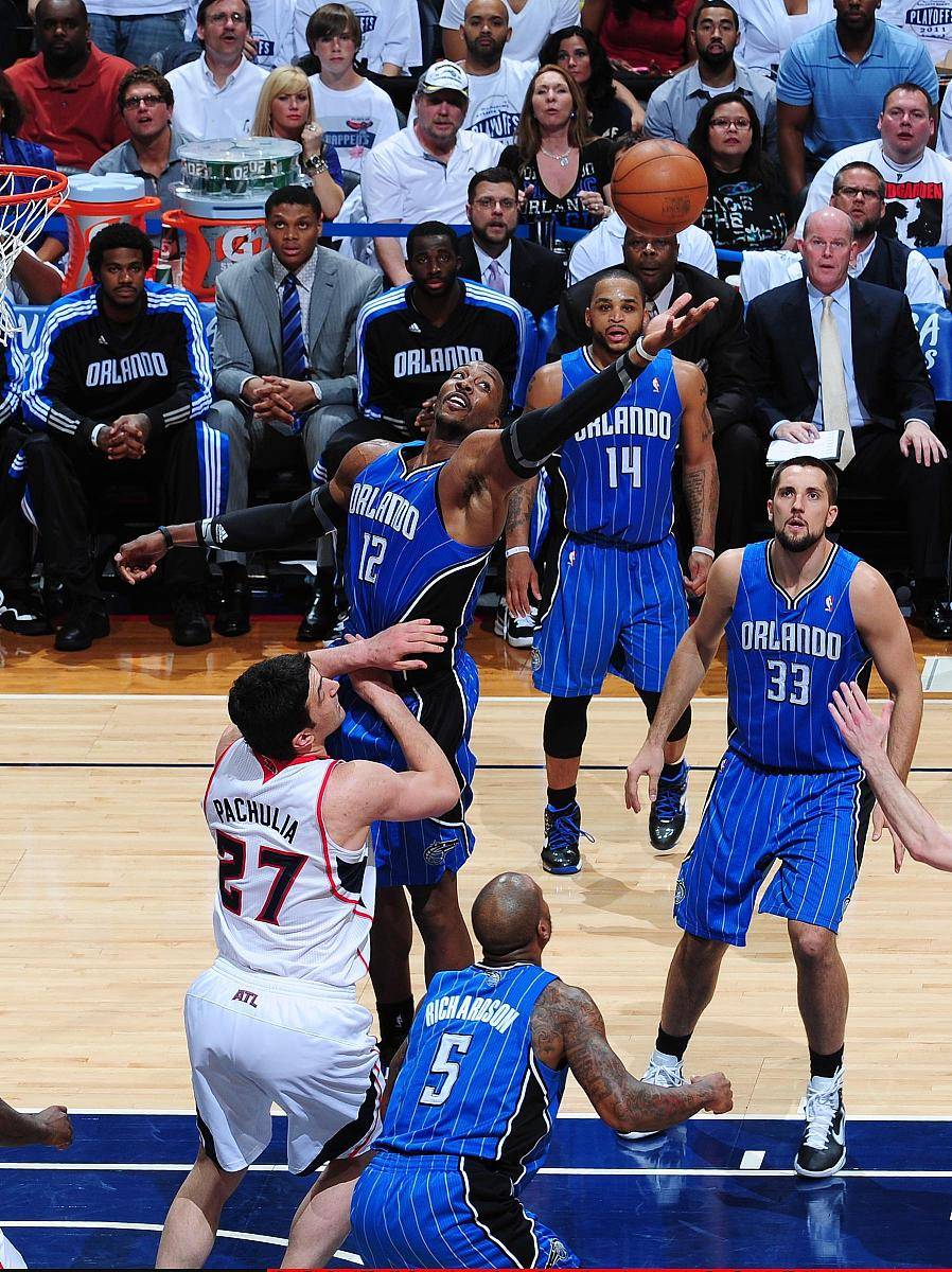 狮鹫队客场取胜，关键时刻稳住局面