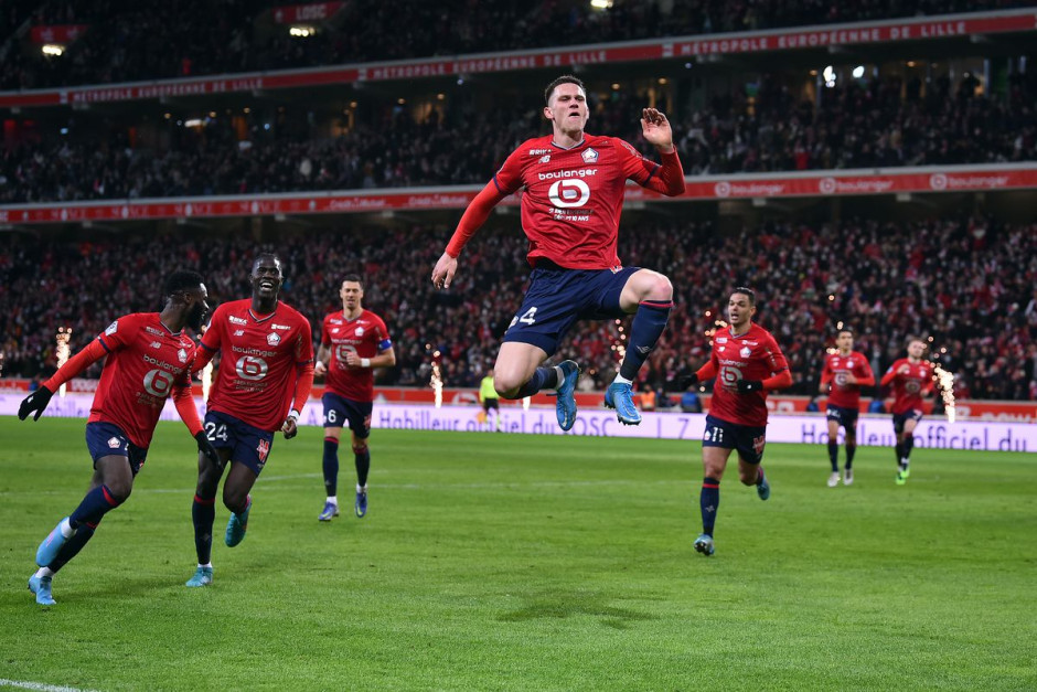 包含里昂后卫努力奋斗,为球队保持稳定表现的词条 包含里昂后卫努力奋斗,为球队保持稳定表现的词条