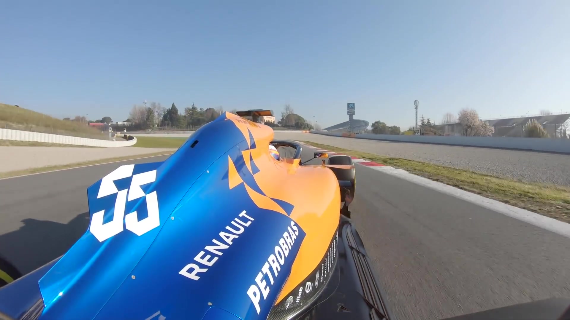 迈凯伦险胜威廉姆斯，塞恩斯点燃赛场的简单介绍